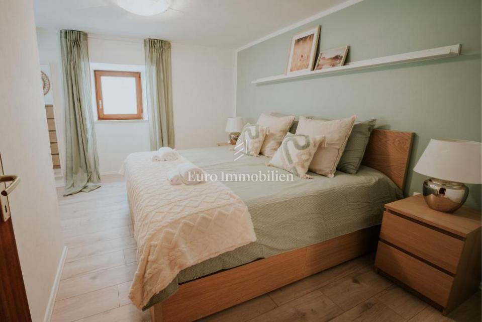 Bakar, dva apartmaja v hiši, 50 m od morja