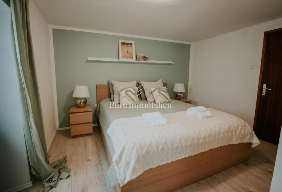 Bakar, dva apartmaja v hiši, 50 m od morja