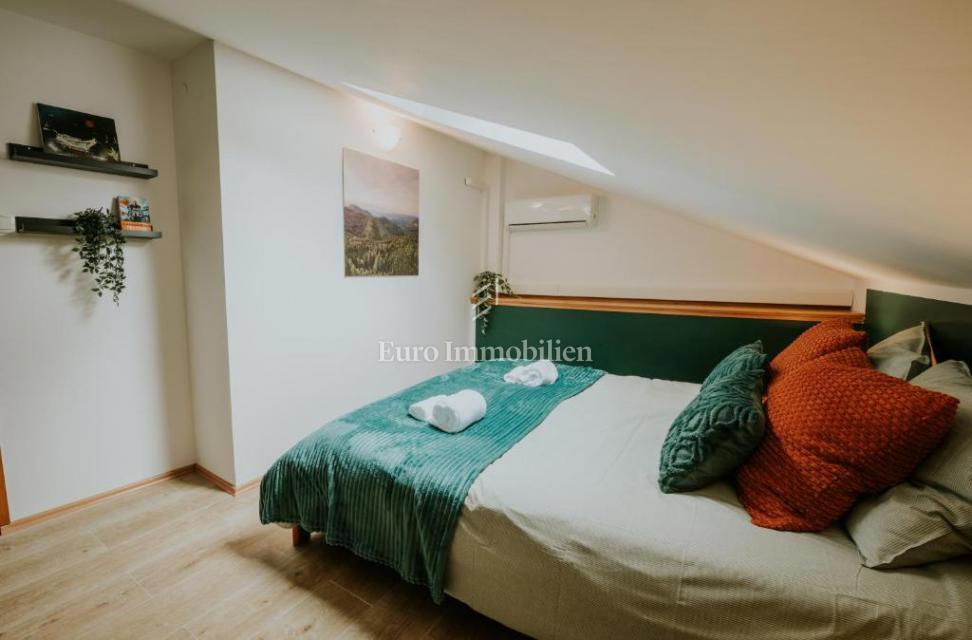 Bakar, dva apartmaja v hiši, 50 m od morja