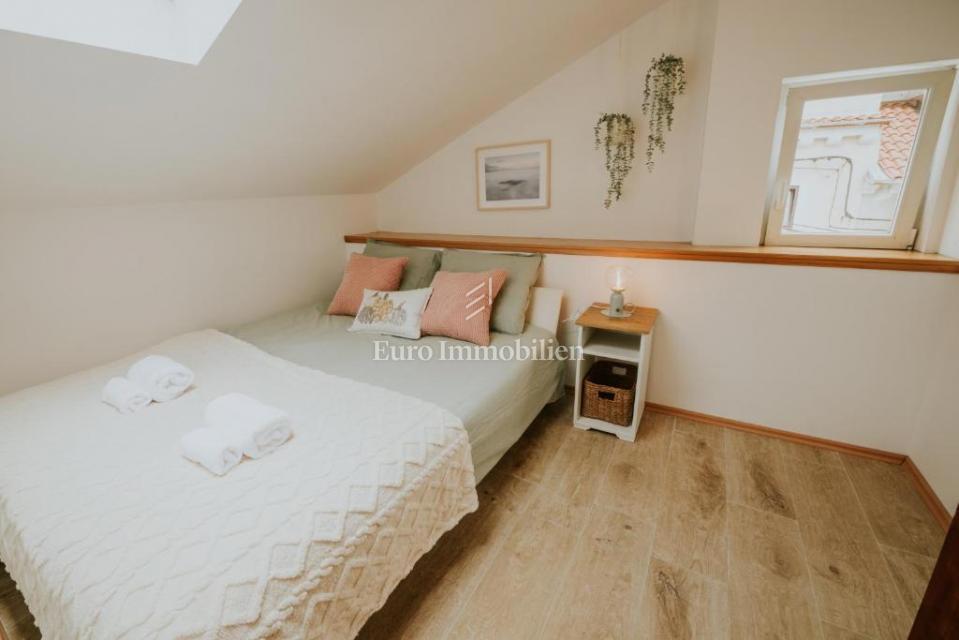 Bakar, dva apartmaja v hiši, 50 m od morja