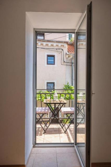 Bakar, dva apartmaja v hiši, 50 m od morja