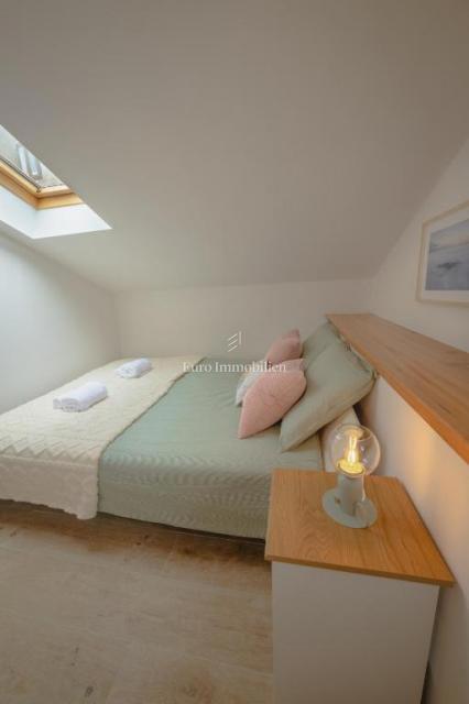 Bakar, dva apartmaja v hiši, 50 m od morja