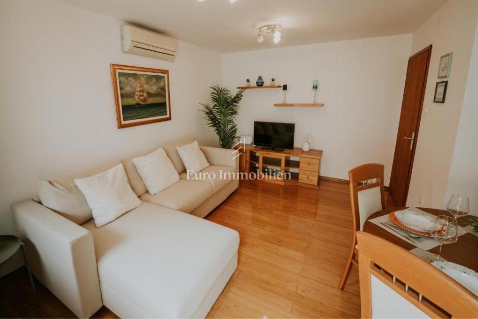 Bakar, dva apartmaja v hiši, 50 m od morja