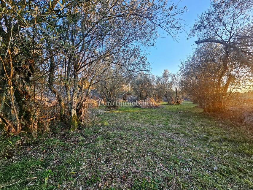 Zazidljivo zemljišče z delnim pogledom na morje