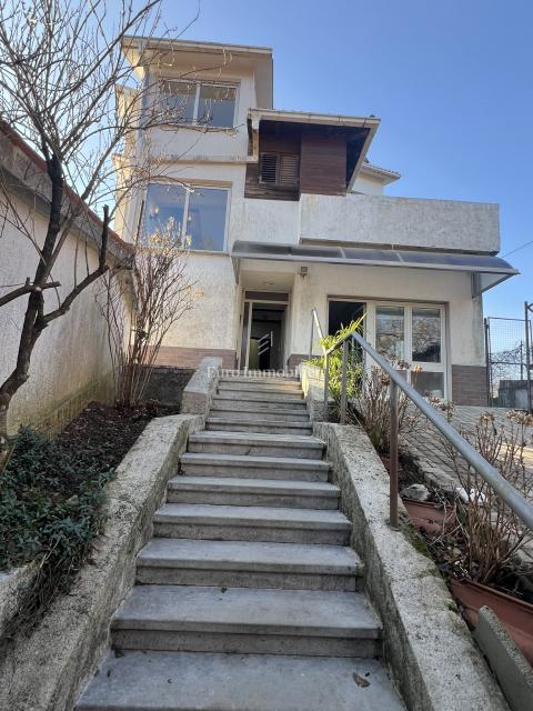 VIŠKOVO, samostojna hiša s poslovnim prostorom, 2 garaži