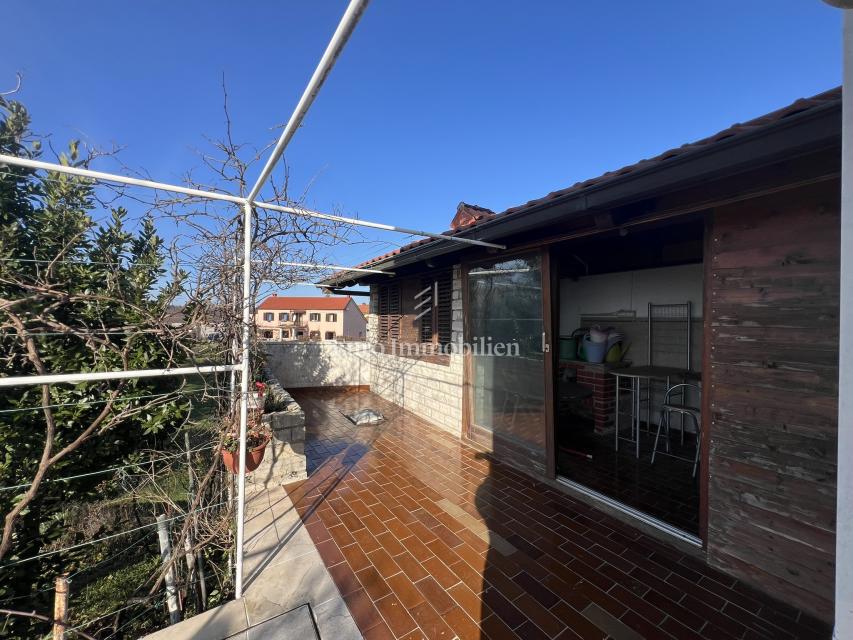 VIŠKOVO, samostojna hiša s poslovnim prostorom, 2 garaži