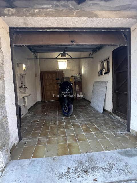 VIŠKOVO, samostojna hiša s poslovnim prostorom, 2 garaži