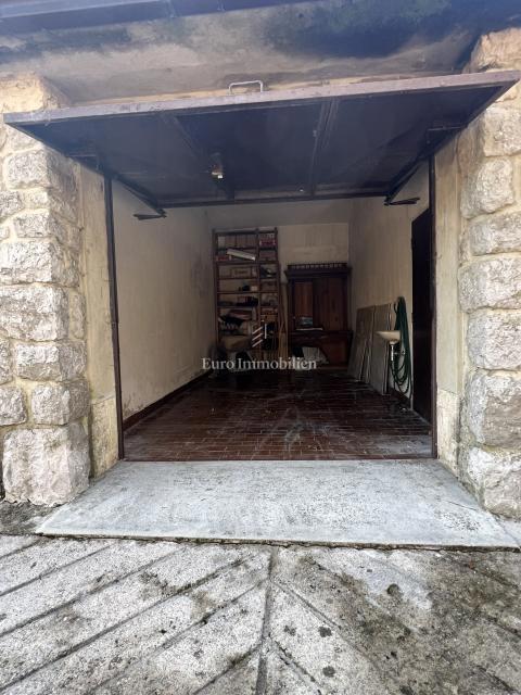 VIŠKOVO, samostojna hiša s poslovnim prostorom, 2 garaži