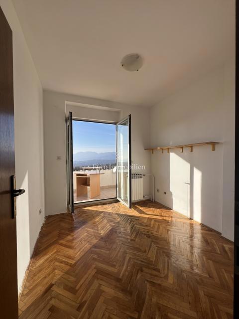 VIŠKOVO, samostojna hiša s poslovnim prostorom, 2 garaži