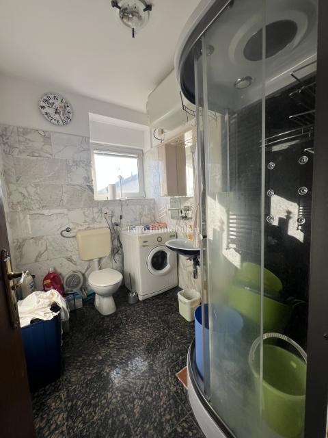 VIŠKOVO, samostojna hiša s poslovnim prostorom, 2 garaži