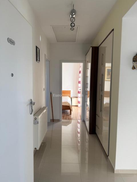 Dvosobno stanovanje v novejši stavbi v Buzdohanju