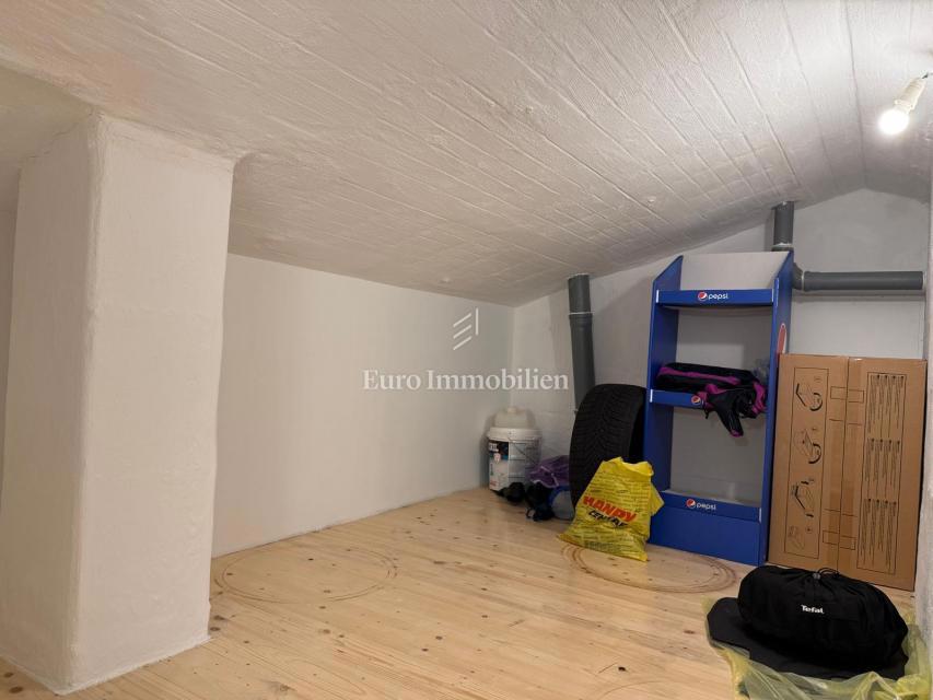 Dvosobno stanovanje v novejši stavbi v Buzdohanju