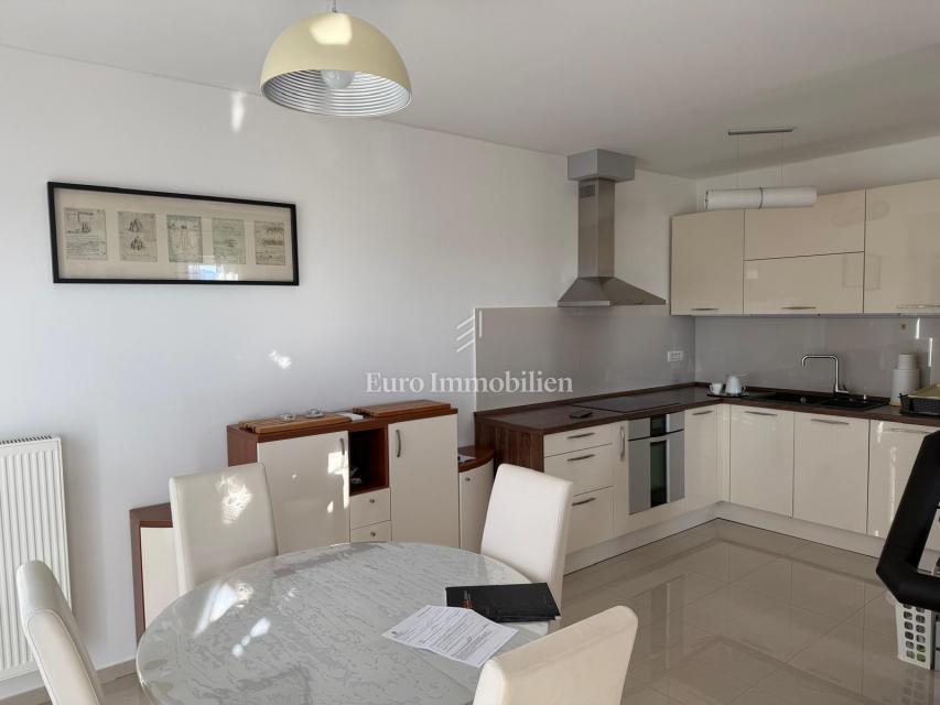 Dvosobno stanovanje v novejši stavbi v Buzdohanju