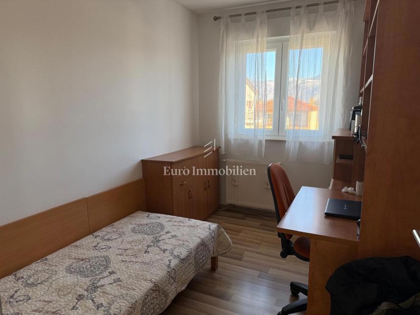 Dvosobno stanovanje v novejši stavbi v Buzdohanju