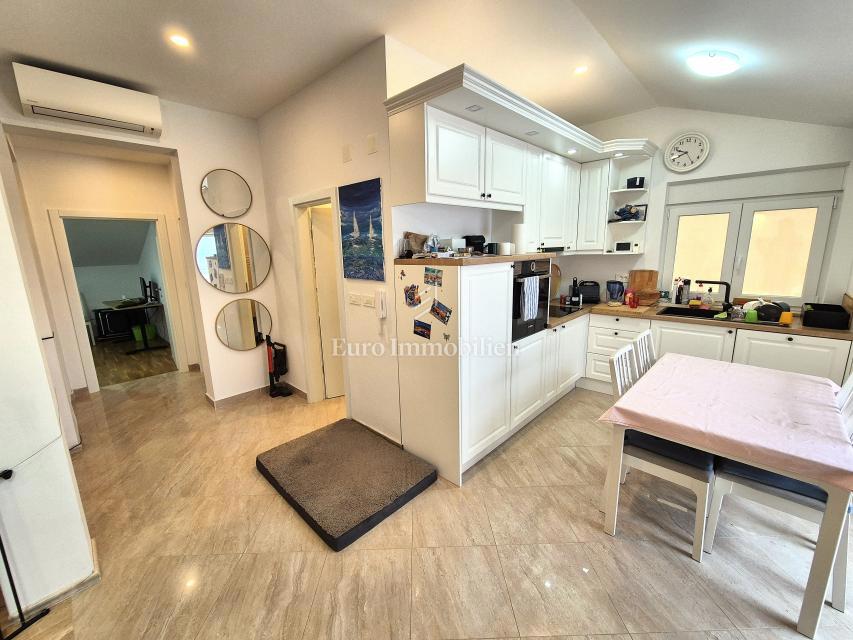 Apartma z odprtim pogledom na morje in vrtom!