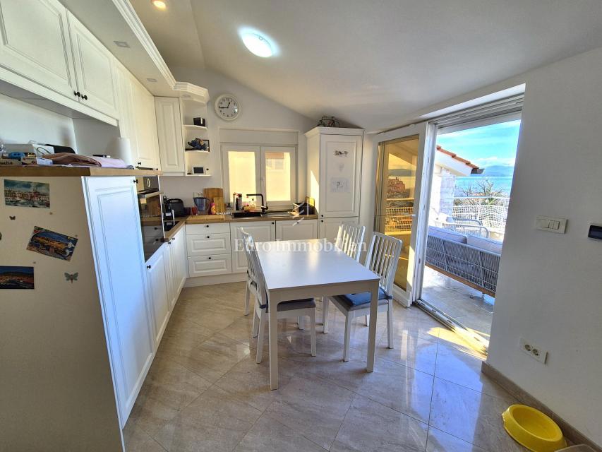 Apartma z odprtim pogledom na morje in vrtom!