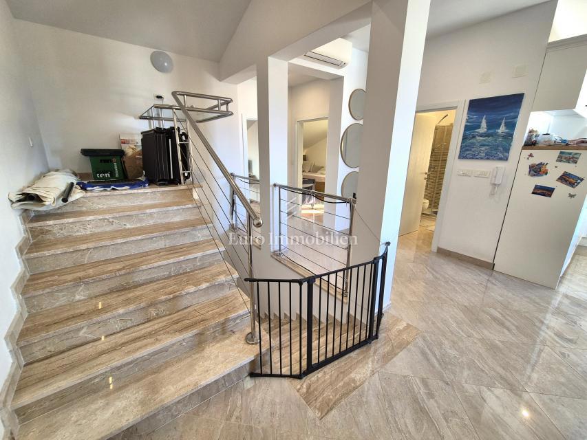 Apartma z odprtim pogledom na morje in vrtom!