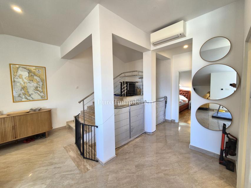 Apartma z odprtim pogledom na morje in vrtom!