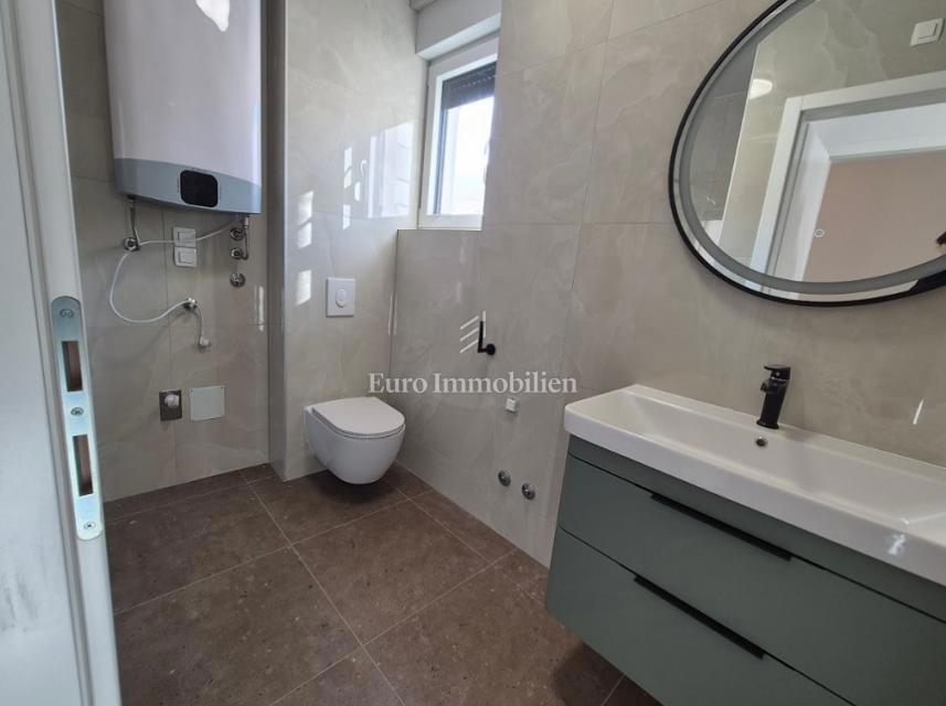 Stanovanje z dvoriščem, blizu plaže