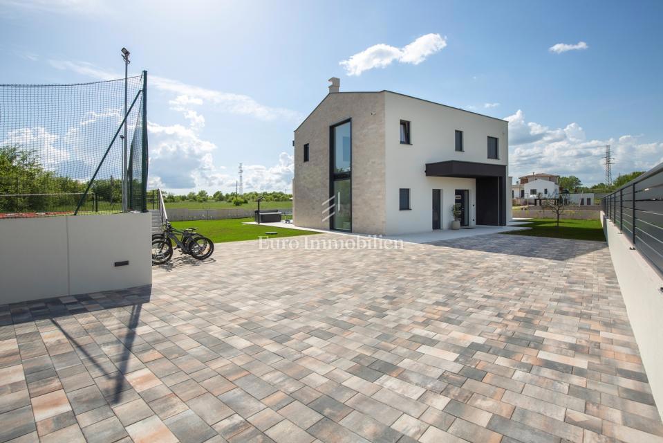 Labin - moderna vila z bazenom in teniškim igriščem