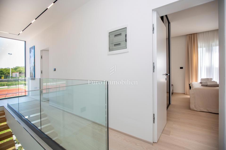 Labin - moderna vila z bazenom in teniškim igriščem