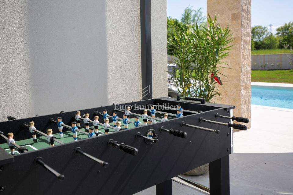 Labin - moderna vila z bazenom in teniškim igriščem