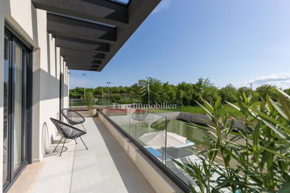 Labin - moderna vila z bazenom in teniškim igriščem