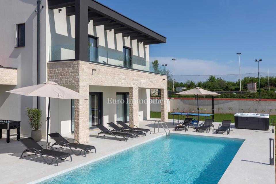 Labin - moderna vila z bazenom in teniškim igriščem