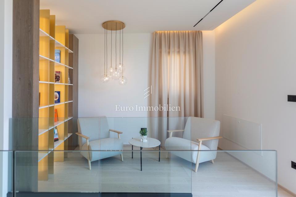 Labin - moderna vila z bazenom in teniškim igriščem