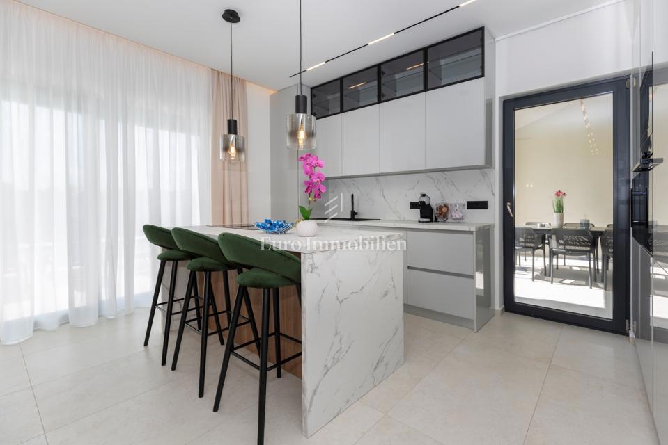 Labin - moderna vila z bazenom in teniškim igriščem