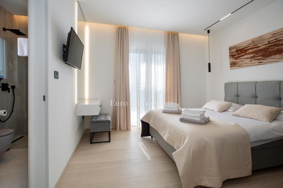 Labin - moderna vila z bazenom in teniškim igriščem