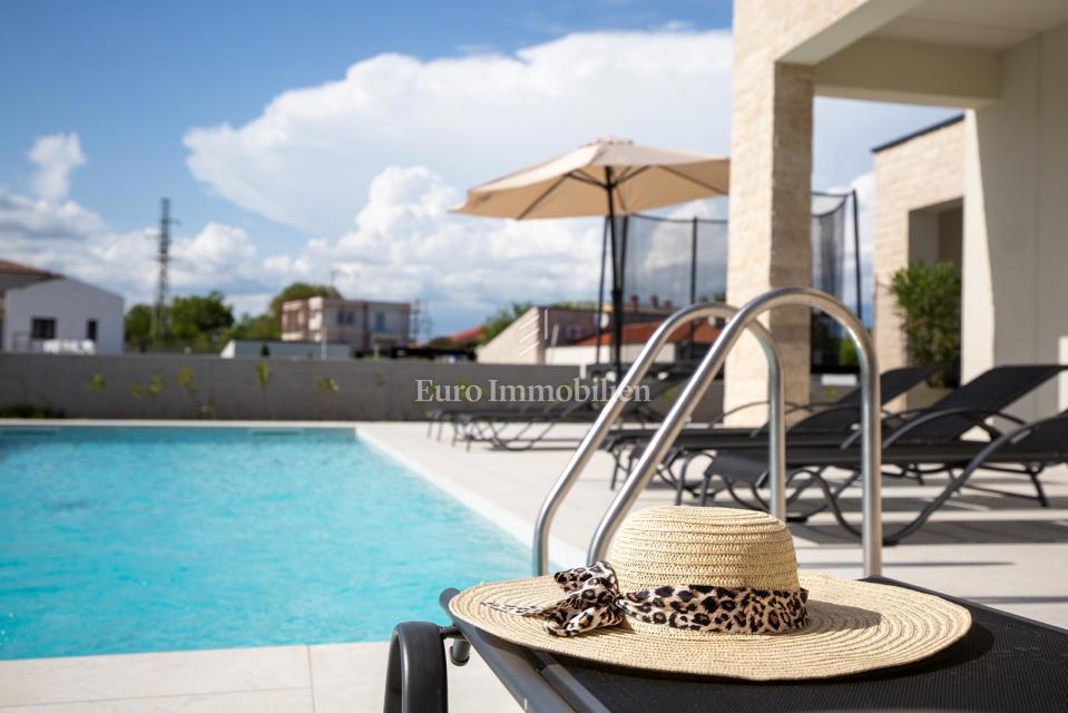 Labin - moderna vila z bazenom in teniškim igriščem