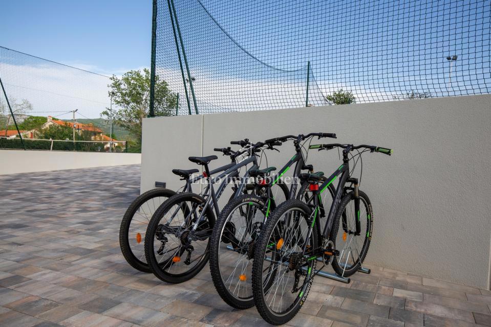 Labin - moderna vila z bazenom in teniškim igriščem