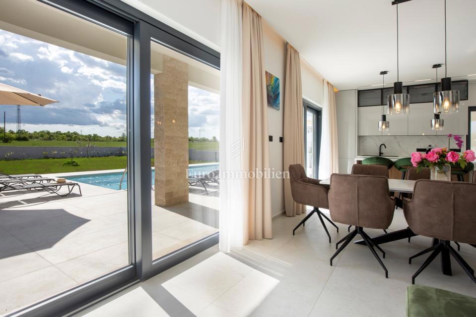 Labin - moderna vila z bazenom in teniškim igriščem