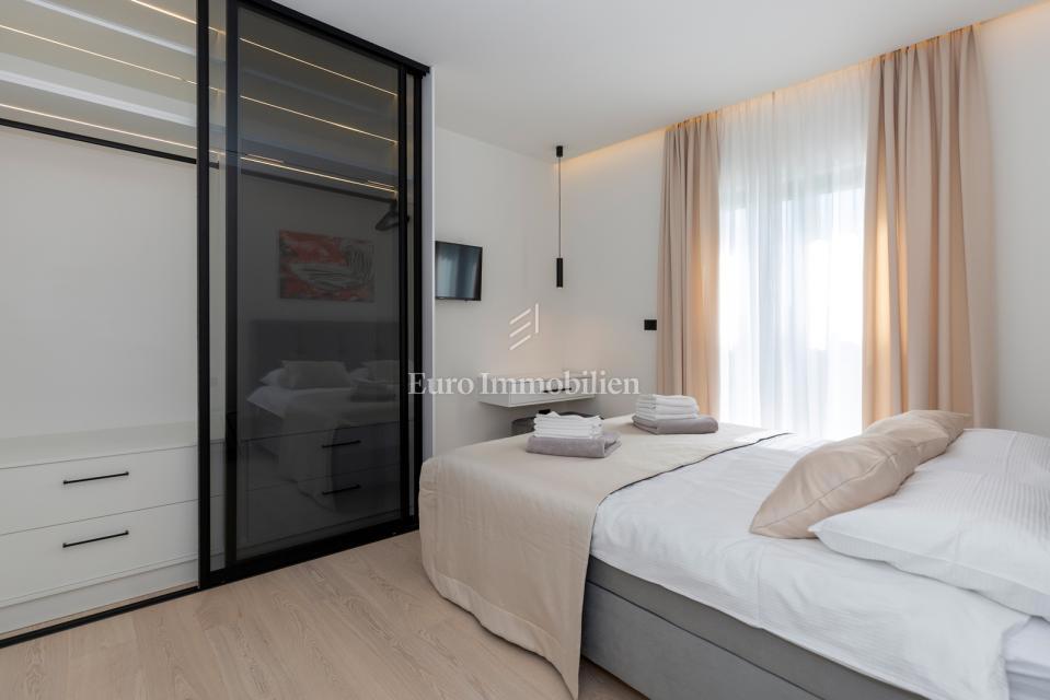 Labin - moderna vila z bazenom in teniškim igriščem