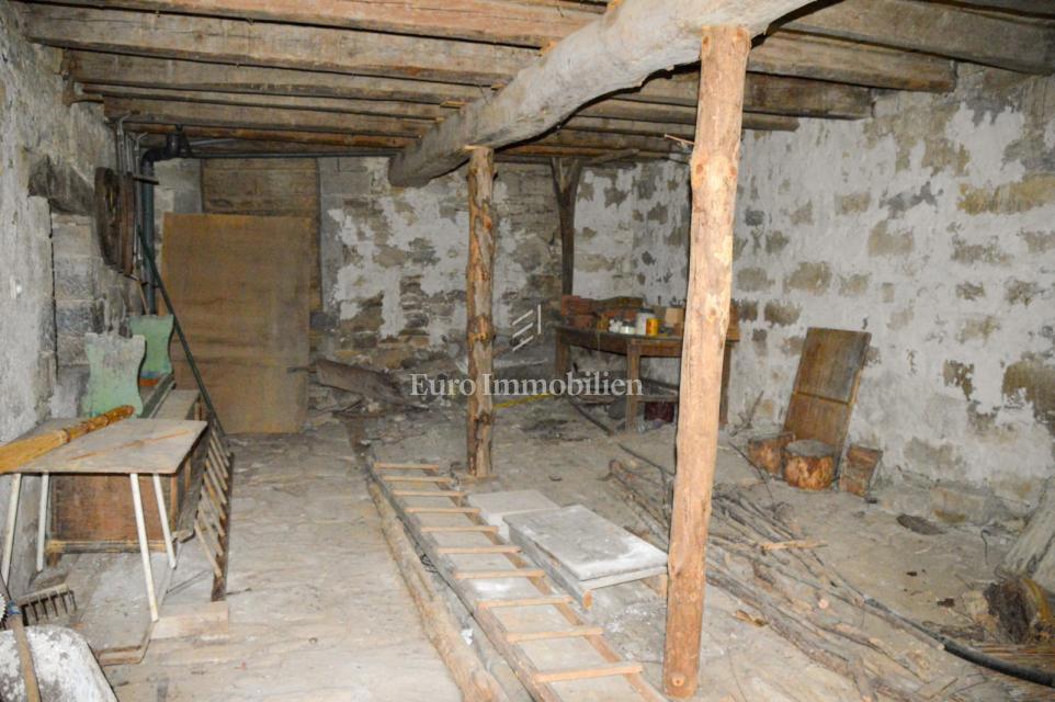 Istra - Avtentična kamnita hiša in gradbeno zemljišče