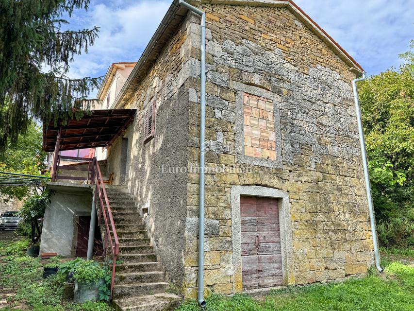 Istra - Avtentična kamnita hiša in gradbeno zemljišče