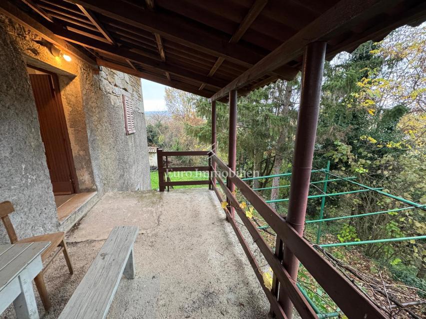 Istra - Avtentična kamnita hiša in gradbeno zemljišče
