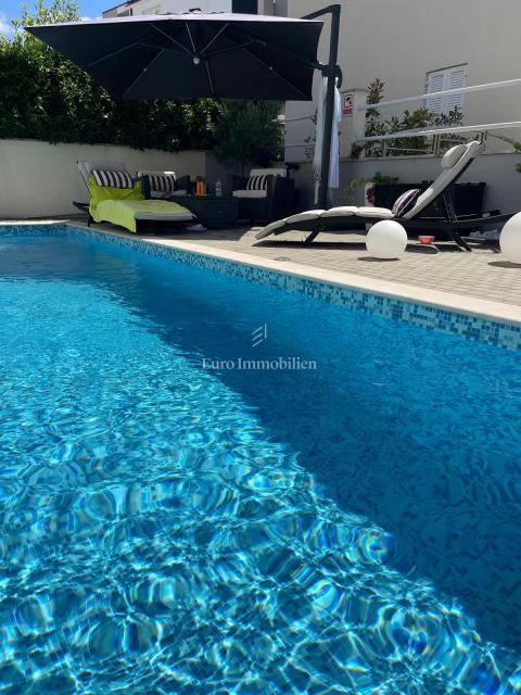 Opremljeno enosobno stanovanje blizu morja, Šilo