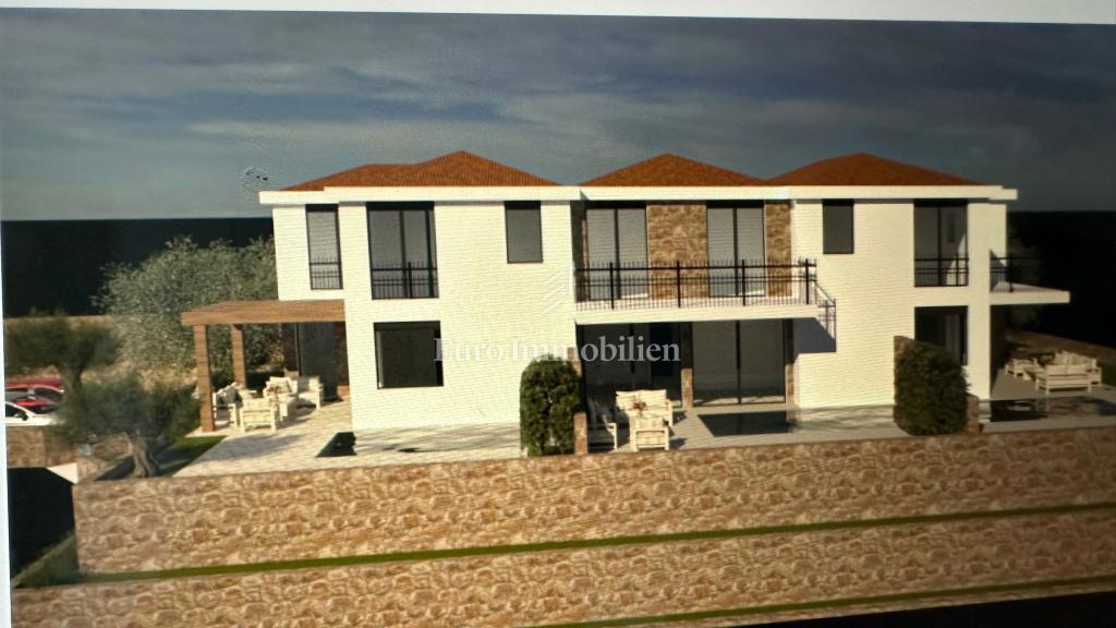 Prodaja vrstna hiša z bazenom