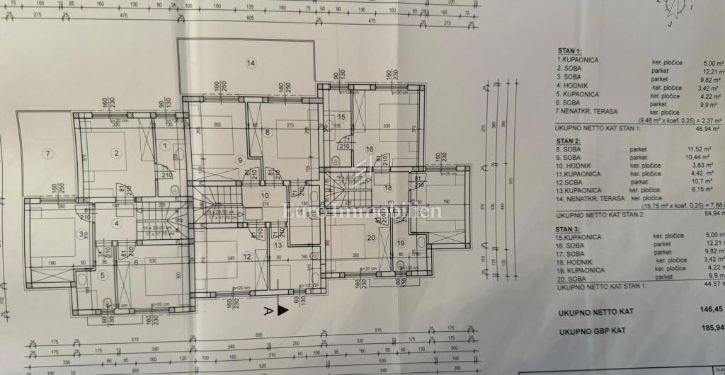 Prodaja vrstna hiša z bazenom