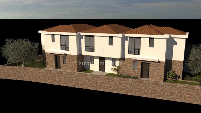 Prodaja vrstna hiša z bazenom