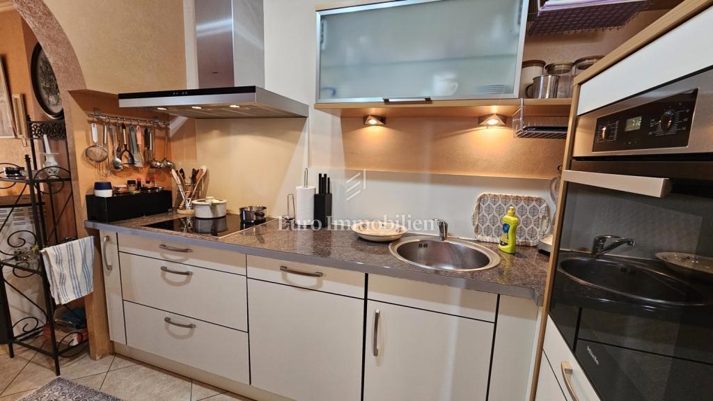 Hiša z urejenim vrtom na mirni lokaciji - Poreč