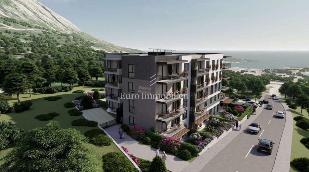 Novo stanovanje s prostornim vrtom - Makarska