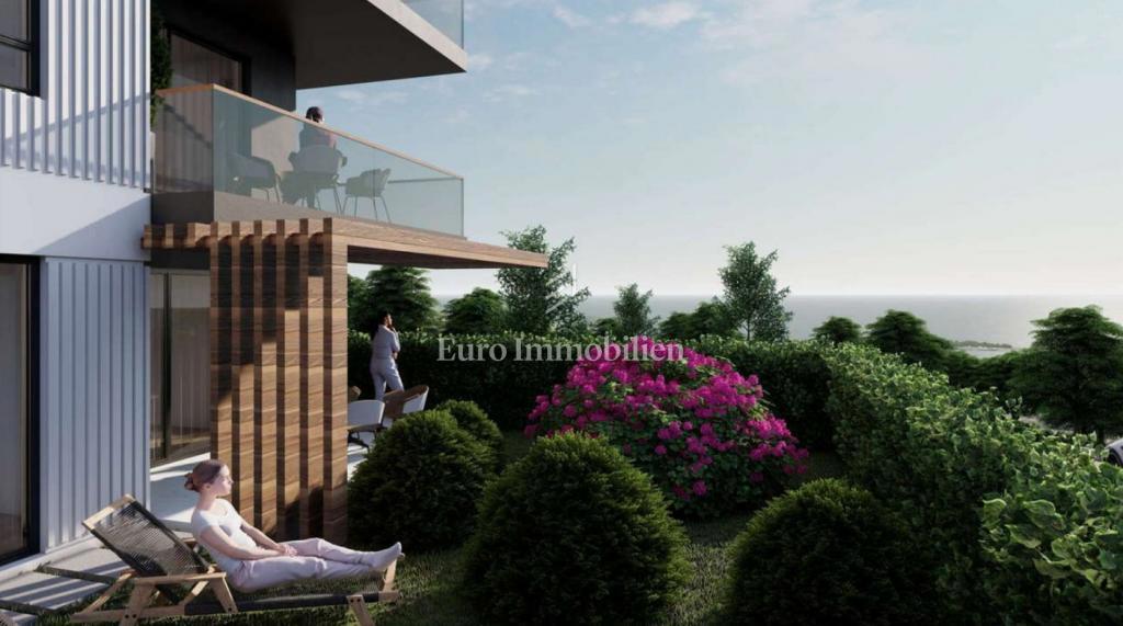 Novo stanovanje s prostornim vrtom - Makarska