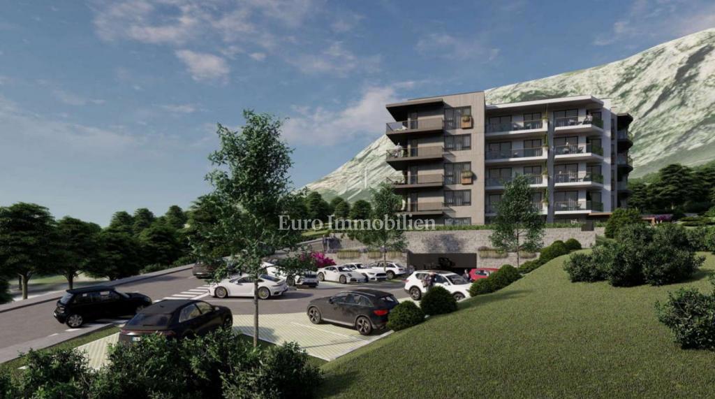 Novo stanovanje s prostornim vrtom - Makarska