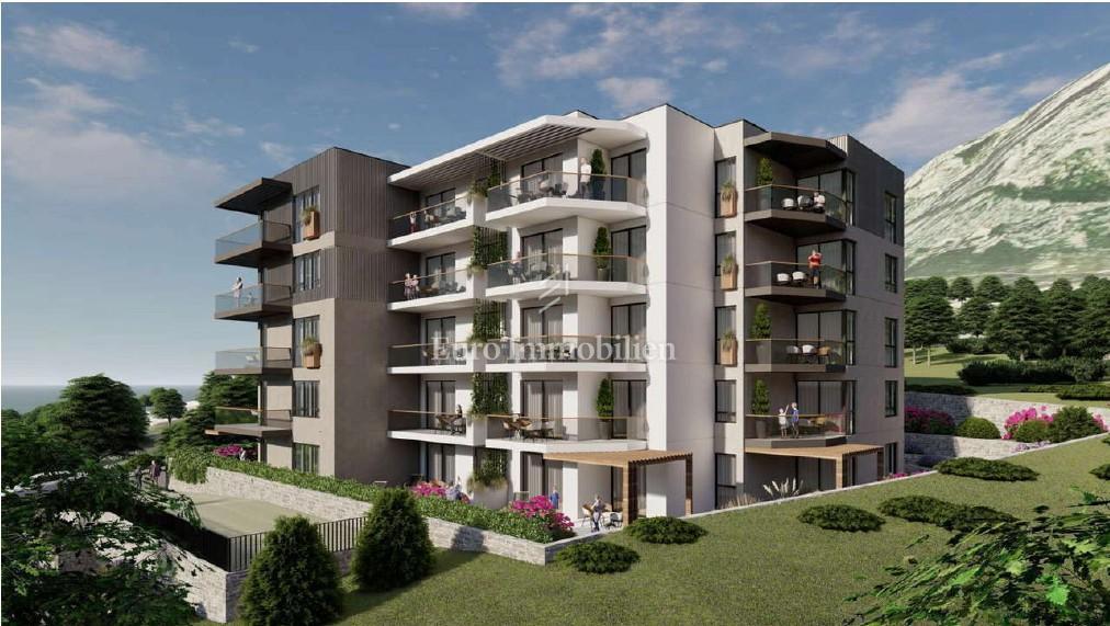 Novo stanovanje s prostornim vrtom - Makarska