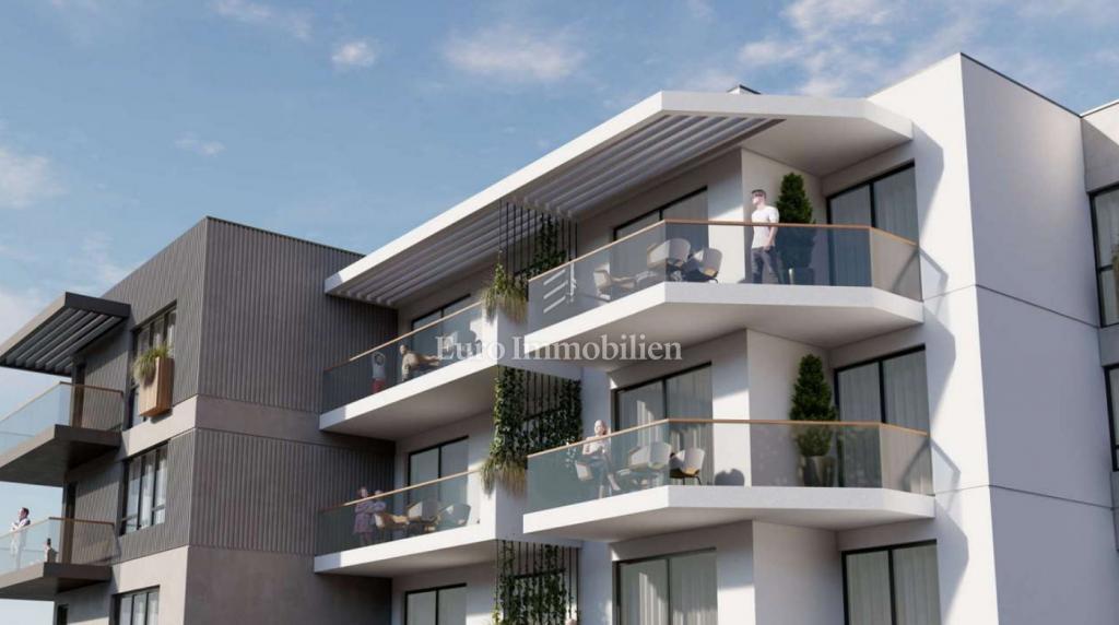 Novo stanovanje s prostornim vrtom - Makarska