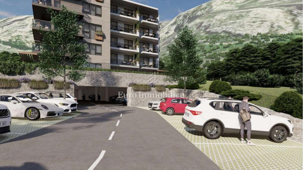 Novo stanovanje s prostornim vrtom - Makarska