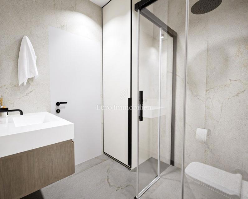 Murter - nov, moderen apartma le 120 metrov od morja